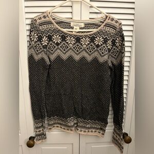 Stylish gray and white Patterned Sweater